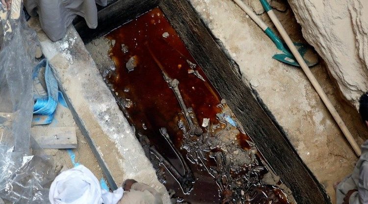 باز کردن در تابوت سیاه اسکندریه