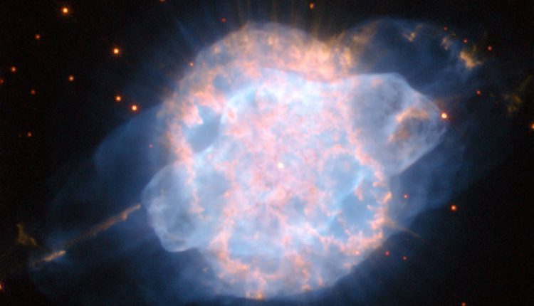 تصویر هابل از سحابی متلاطم NGC۳۹۱۸ و شبیه چشم