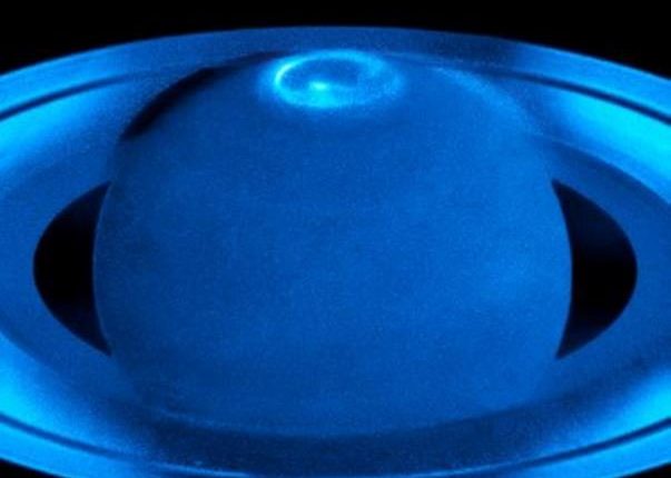 تصاویر شفق قطبی در سیاره زحل