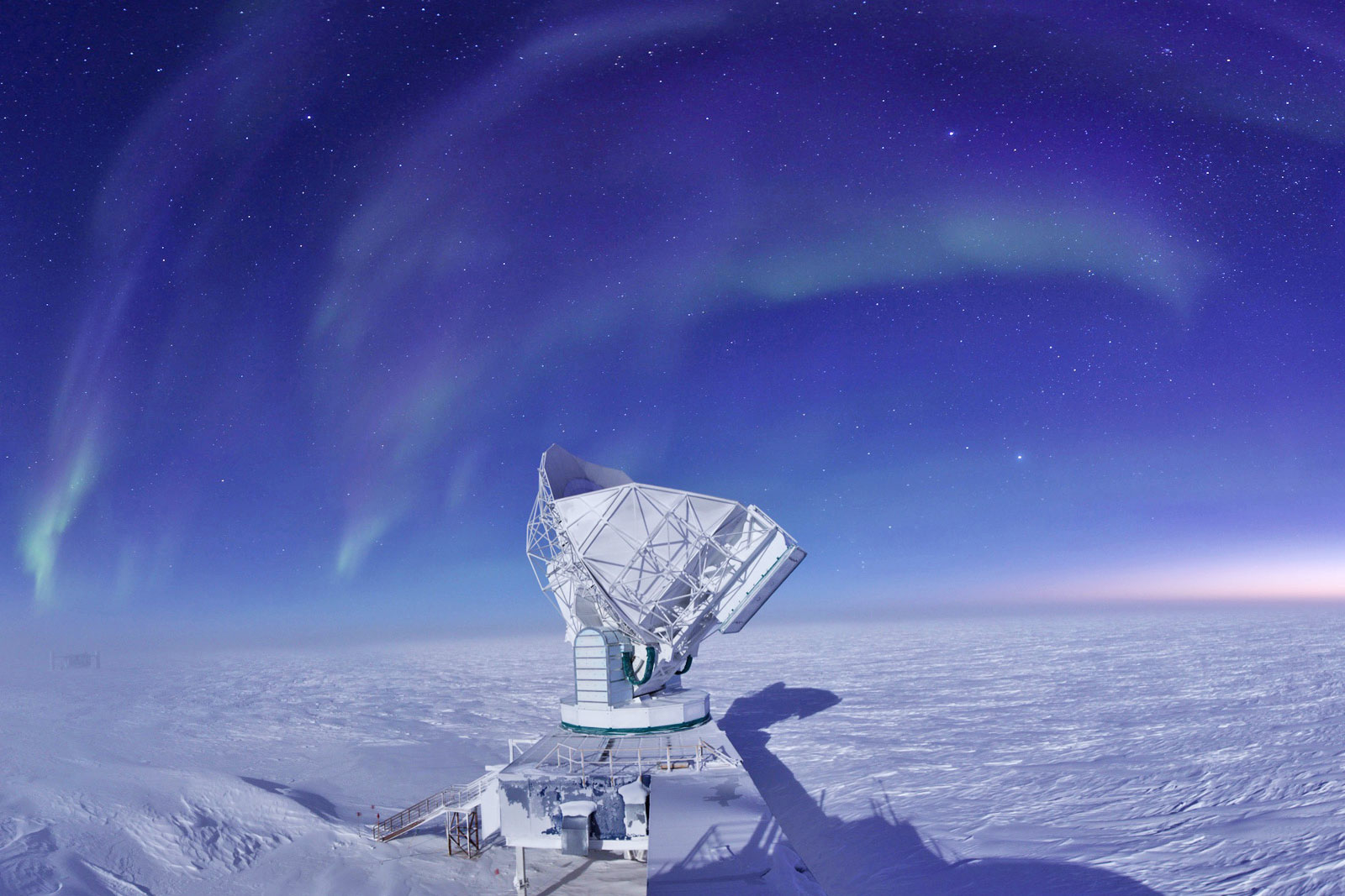 تلسکوپ قطب جنوب امواج باقی مانده از جهان های اولیه بررسی خواهد کرد