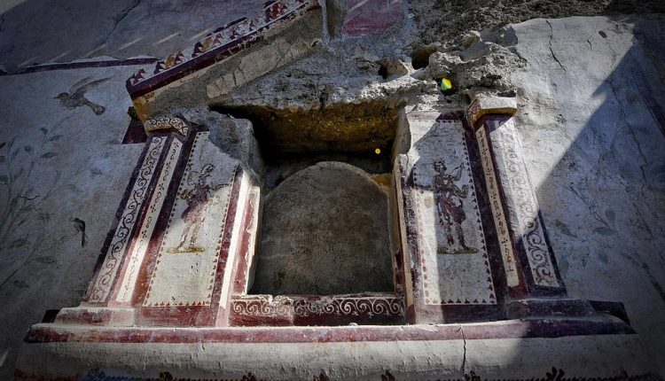 کشف معبد ۲ هزار ساله از زیر خاکسترهای پومپئی