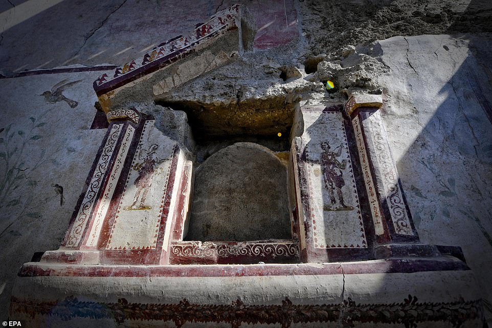کشف معبد ۲ هزار ساله از زیر خاکسترهای پومپئی