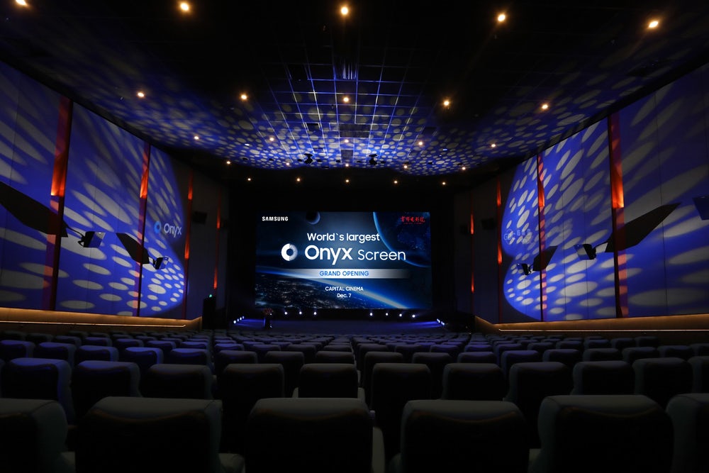 نصب بزرگترین صفحه نمایش 3 بعدی در سینمای بیجینگ