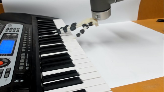 محققان با چاپ 3 بعدی یک ربات ساختند که پیانو می نوازد