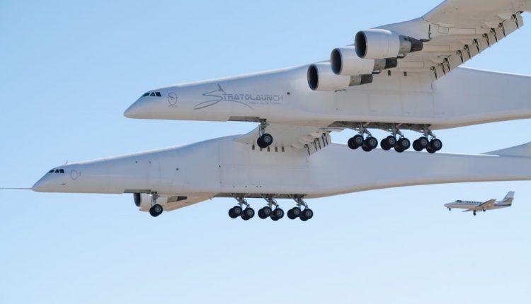 پرواز موفقیت آمیز بزرگترین هواپیمای جهان