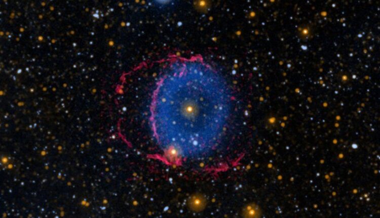 سحابی حلقوی آبی